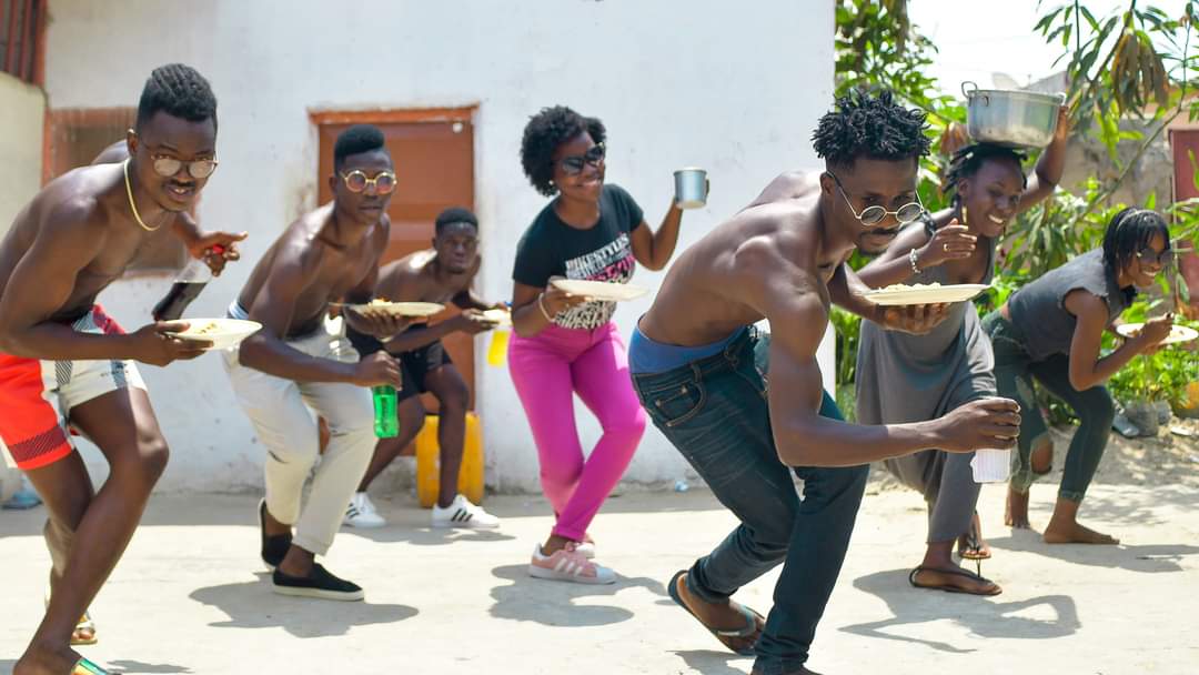 [UOL Tab] Angolanos do Fenômenos do Semba conquistam mundo com dancinha e cachupa